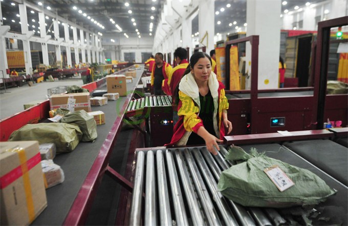 大包式输送流水线 (1)